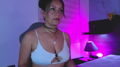 Snapshot of abella_as_ chatting on April 12, 4:17 am abella_as_ online show from April 12, 4:17 am