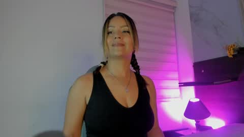 Snapshot of abella_as_ chatting on April 14, 4:51 am abella_as_ online show from April 14, 4:51 am