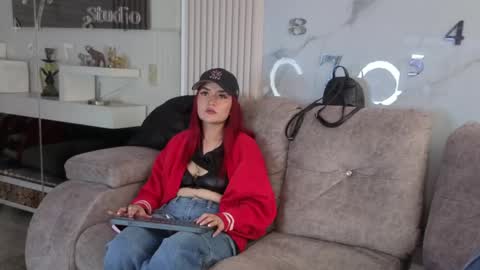 Snapshot of abella_as_ chatting on April 28, 2:33 pm abella_as_ online show from April 28, 2:33 pm
