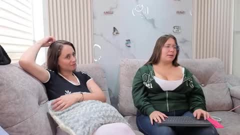 Snapshot of abella_as_ chatting on May 4, 3:19 pm abella_as_ online show from May 4, 3:19 pm