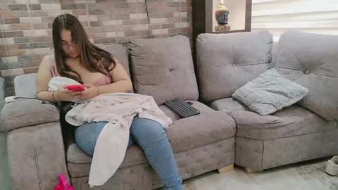 Snapshot of abella_as_ chatting on May 11, 2:45 pm abella_as_ online show from May 11, 2:45 pm