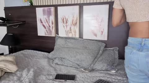Snapshot of abella_as_ chatting on May 16, 10:36 am abella_as_ online show from May 16, 10:36 am