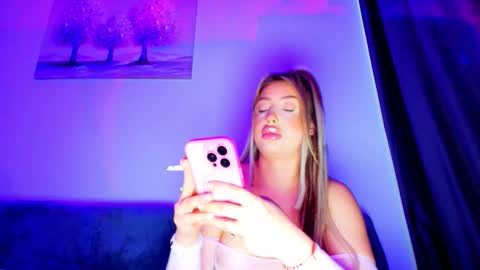 abella_soleill online show from March 11, 6:19 am