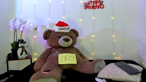  Abella and Kendra  online show from December 3, 9:45 pm