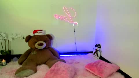  Abella and Kendra  online show from December 19, 10:00 pm