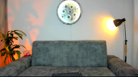 Snapshot of abellaconnor chatting on February 17, 10:05 pm Abella and Kendra online show from February 17, 10:05 pm