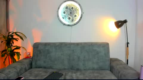 Snapshot of abellaconnor chatting on February 26, 8:52 pm Abella and Kendra online show from February 26, 8:52 pm