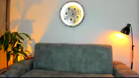 Snapshot of abellaconnor chatting on March 13, 9:10 pm Abella and Kendra online show from March 13, 9:10 pm