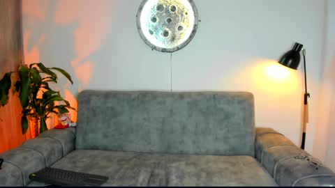 Snapshot of abellaconnor chatting on April 2, 11:13 pm Abella and Kendra online show from April 2, 11:13 pm
