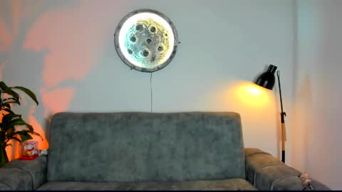 Snapshot of abellaconnor chatting on April 3, 10:08 pm Abella and Kendra online show from April 3, 10:08 pm