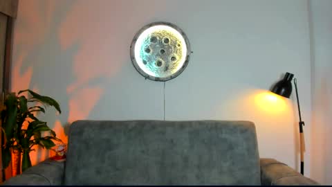 Snapshot of abellaconnor chatting on April 6, 11:38 pm Abella and Kendra online show from April 6, 11:38 pm