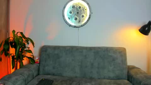 Snapshot of abellaconnor chatting on May 14, 10:27 pm Abella and Kendra online show from May 14, 10:27 pm