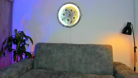 Snapshot of abellaconnor chatting on May 17, 11:23 pm Abella and Kendra online show from May 17, 11:23 pm