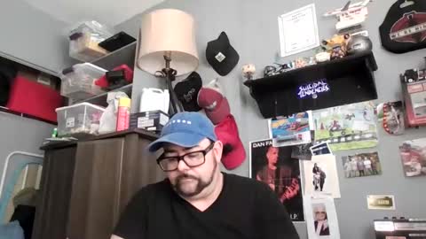 Snapshot of abennett76 chatting on June 3, 10:15 pm AJ online show from June 3, 10:15 pm