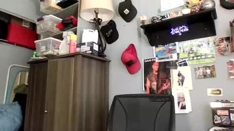 Snapshot of abennett76 chatting on June 5, 2:56 pm AJ online show from June 5, 2:56 pm