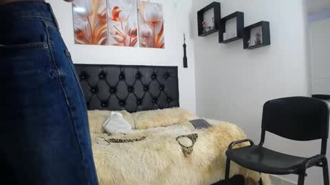 Snapshot of abigail_f00x chatting on March 10, 12:37 pm Abigail online show from March 10, 12:37 pm