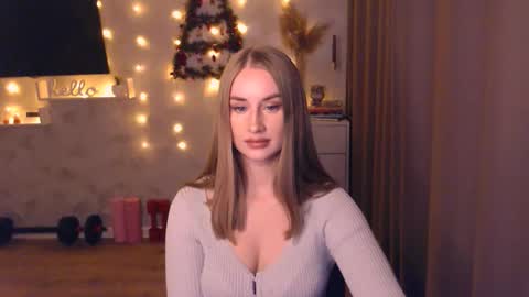 Anna online show from December 13, 8:14 pm