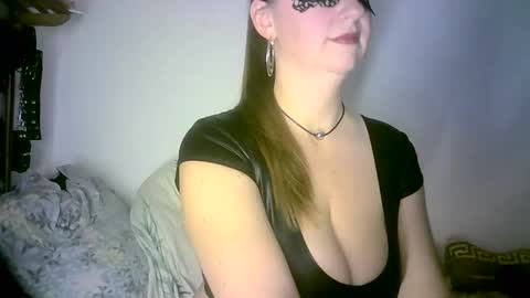 Snapshot of abigailove4u chatting on December 11, 1:58 am GoldenFish online show from December 11, 1:58 am