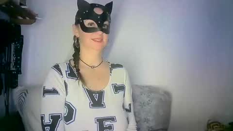 Snapshot of abigailove4u chatting on December 13, 5:05 am GoldenFish online show from December 13, 5:05 am