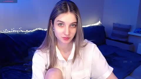 Snapshot of abigailwills chatting on March 21, 4:43 pm Abigail online show from March 21, 4:43 pm