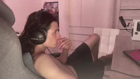 hi  cum in pvt noi extra tip online show from July 23, 3:21 pm