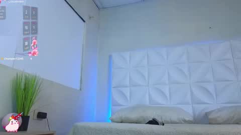 Abril  online show from February 19, 12:00 pm