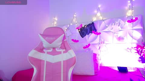 Abril  online show from October 8, 9:40 am