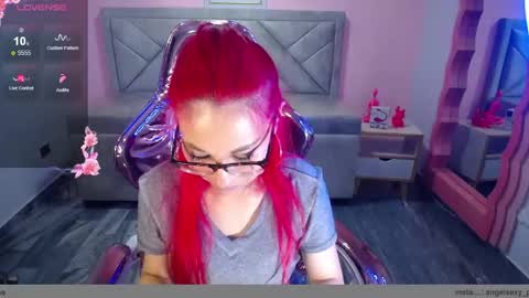 abril_ch_ online show from December 3, 10:57 am