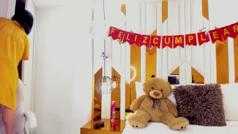 Snapshot of abril_cooper11 chatting on November 14, 9:35 pm abril_cooper11 online show from November 14, 9:35 pm