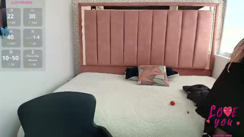 Snapshot of abril_fox__ chatting on March 23, 7:29 pm Abril Fox online show from March 23, 7:29 pm