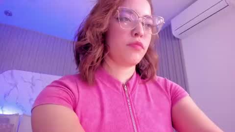 Snapshot of abrilbloom_ chatting on June 14, 2:24 am abril online show from June 14, 2:24 am