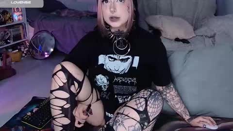 Acid or Iya  vacation November 19 to November 26 online show from October 18, 9:15 pm