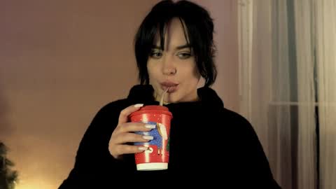 Snapshot of actavia_rose chatting on December 24, 3:26 pm my inst love inside 17 online show from December 24, 3:26 pm