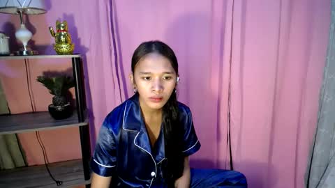 Snapshot of acyl_quixx chatting on February 19, 12:03 am acyl_quixx online show from February 19, 12:03 am