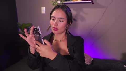 Snapshot of adahara_miller chatting on December 4, 2:21 am Adahara online show from December 4, 2:21 am