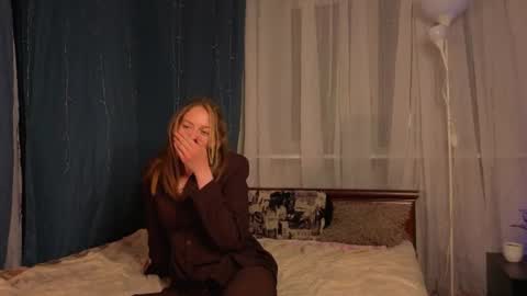 Snapshot of adahunnewell chatting on June 11, 9:46 pm im Hanna online show from June 11, 9:46 pm