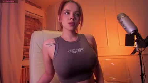 Snapshot of adalyn_glow chatting on April 18, 12:20 pm Adalyn online show from April 18, 12:20 pm