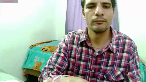 Snapshot of adam_arango chatting on December 17, 9:32 pm Adam online show from December 17, 9:32 pm