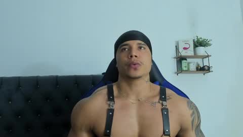 Snapshot of adam_boss chatting on April 6, 9:05 pm adam boss online show from April 6, 9:05 pm