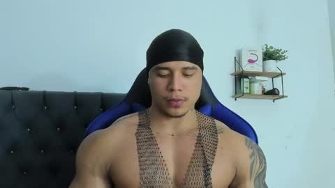 Snapshot of adam_boss chatting on June 3, 6:49 am adam boss online show from June 3, 6:49 am