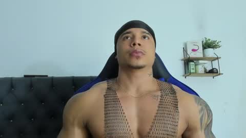 Snapshot of adam_boss chatting on June 14, 8:05 am adam boss online show from June 14, 8:05 am