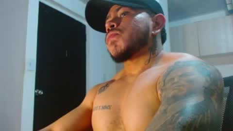 adam shilder7 online show from April 26, 2:20 am