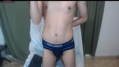 Snapshot of adam_sinclair chatting on November 17, 8:25 pm adam_sinclair online show from November 17, 8:25 pm