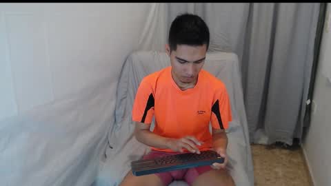 Snapshot of adam_sinclair chatting on December 3, 8:40 pm adam_sinclair online show from December 3, 8:40 pm