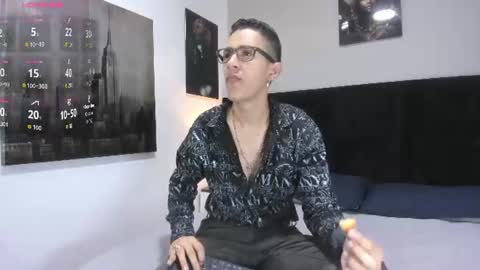 adam_walker_1 online show from June 12, 3:11 pm