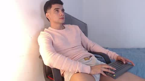 Snapshot of adama_soa chatting on April 7, 4:46 am Hello guys excuse my absence I will be absent for several days for health reasons I hope you understand thank you very much. online show from April 7, 4:46 am