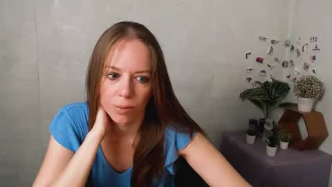 adamais_ online show from June 18, 2:34 am