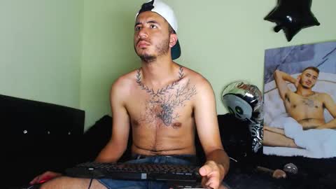 Snapshot of adamparker_ chatting on November 4, 12:10 am adamparker_ online show from November 4, 12:10 am