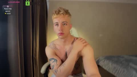 Snapshot of adampolerno chatting on March 30, 12:28 pm Hi Im Adam Glad to see u here 3 And its my first day online show from March 30, 12:28 pm