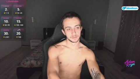 Snapshot of adamrayn chatting on November 30, 3:32 am Adam Rayn online show from November 30, 3:32 am